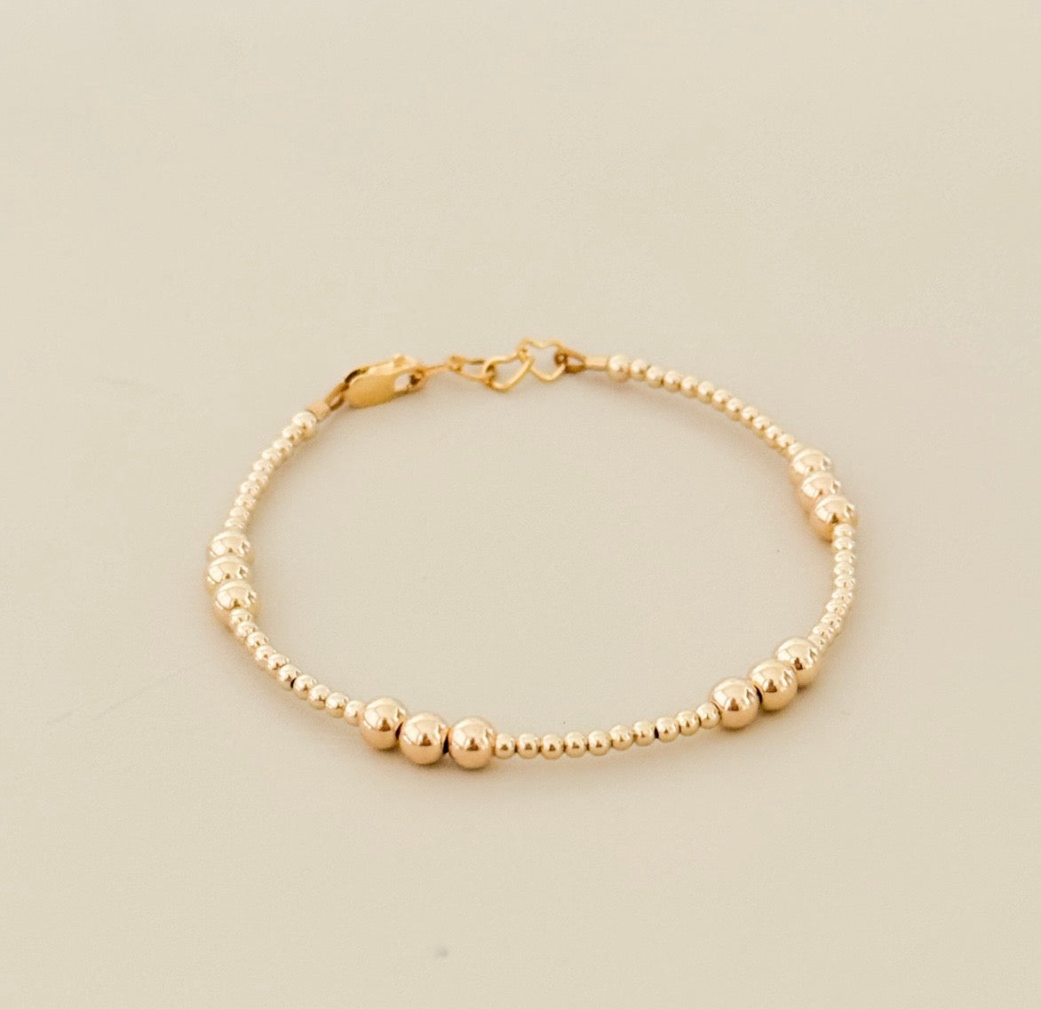 How to Buy Infant Bracelets With Confidence