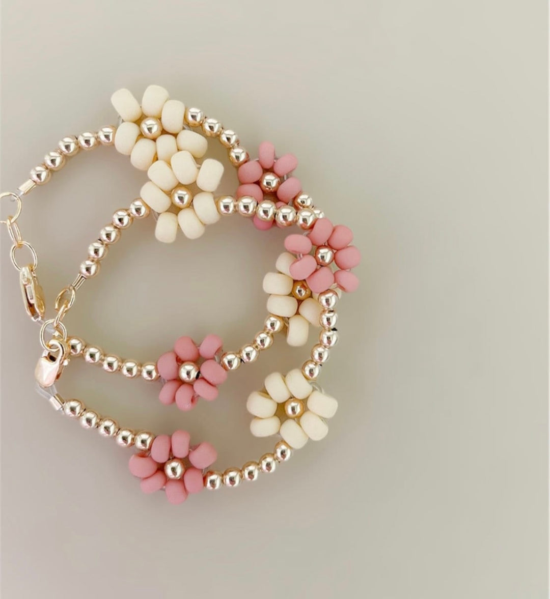 Pink & Cream Daisy Bracelet | Floral Beaded Bracelet with Gold Accents
