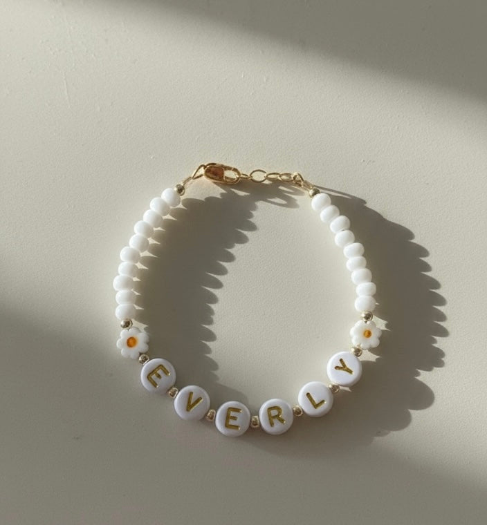 White daisy custom name bracelet