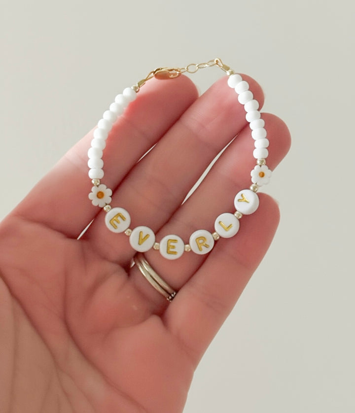 White daisy custom name bracelet