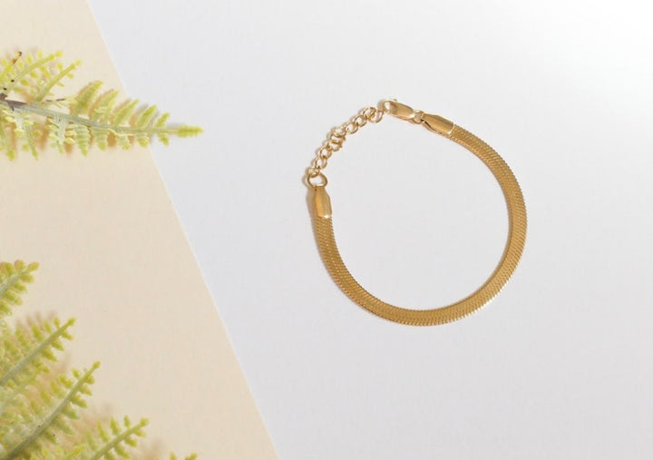 Gold herringbone mom and baby bracelet