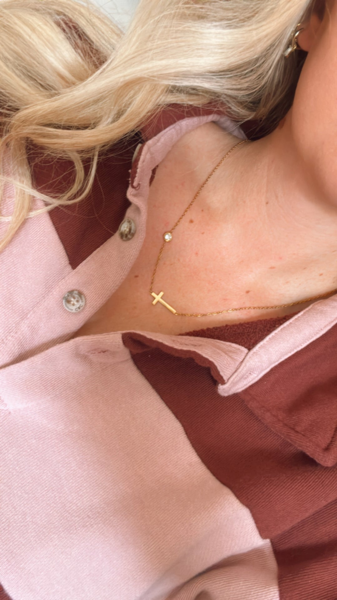 Women’s Gold cross necklace with diamond