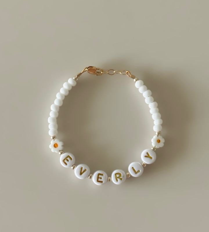 White daisy custom name bracelet
