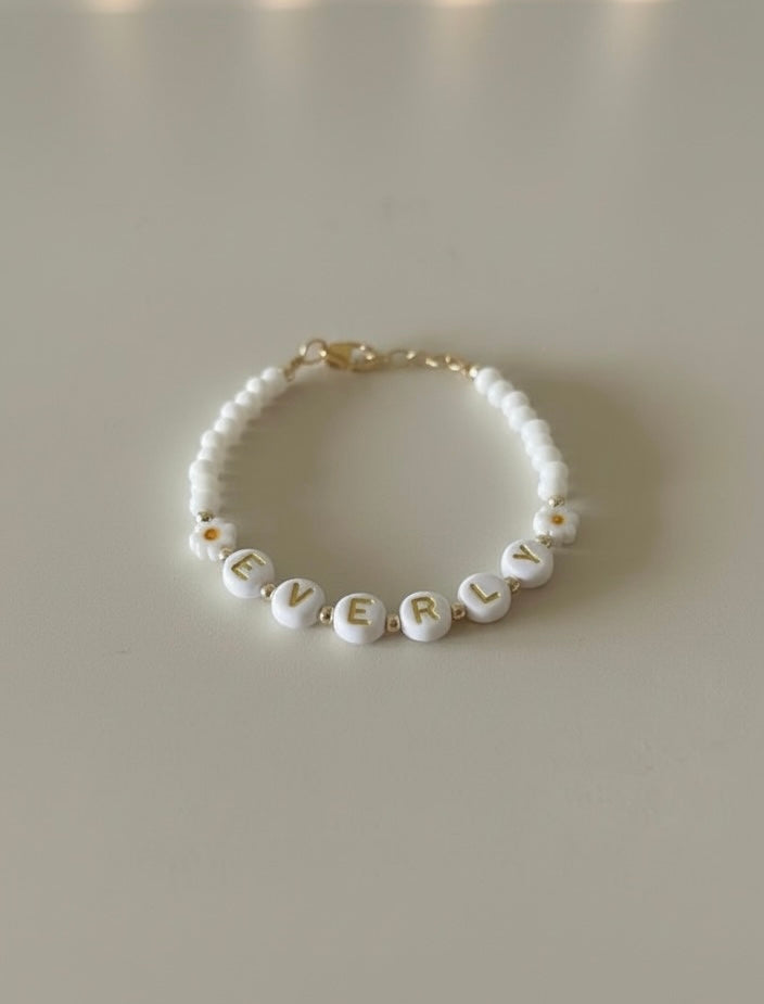 White daisy custom name bracelet