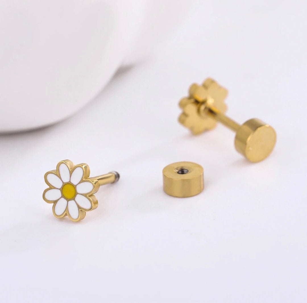 Daisy Flower Screw-Back Earrings – Hypoallergenic, Waterproof &amp; Safe for Sensitive Ears