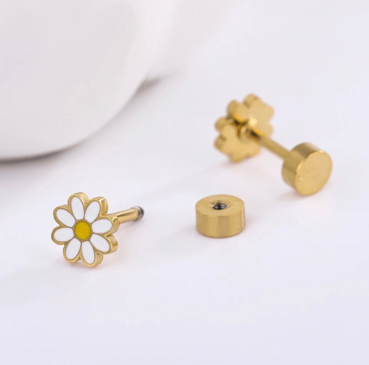 Daisy Flower Screw-Back Earrings – Hypoallergenic, Waterproof &amp; Safe for Sensitive Ears