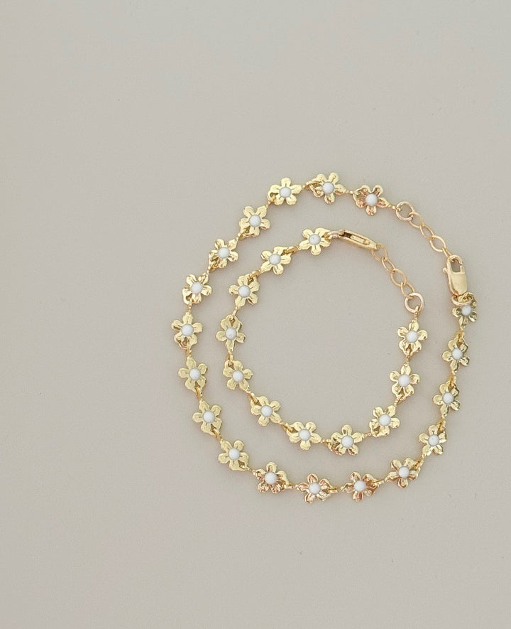 Gold daisy chain bracelet