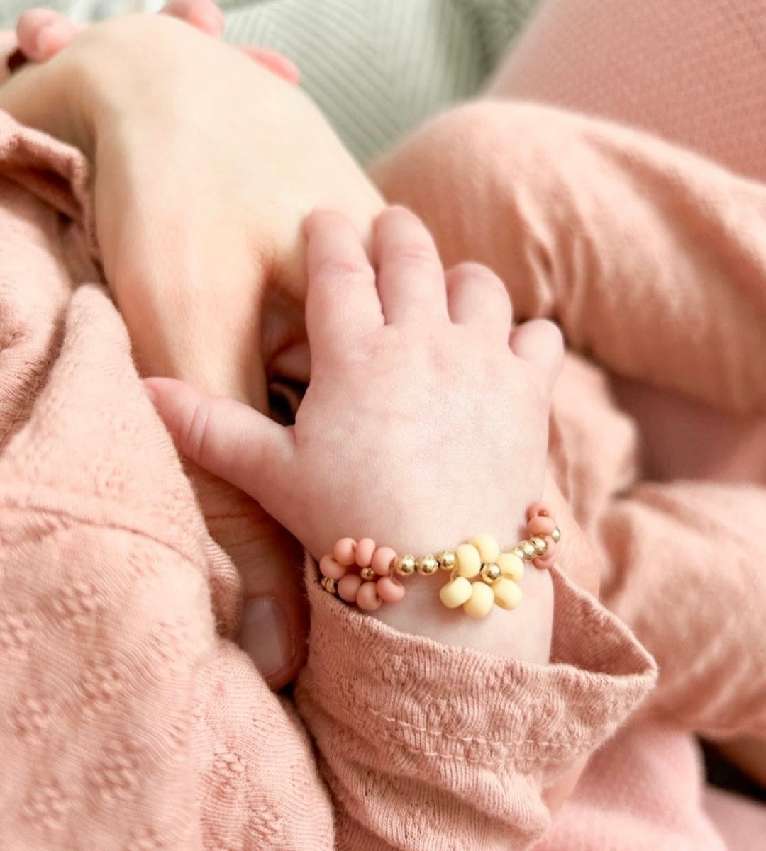 Pink & Cream Daisy Bracelet | Floral Beaded Bracelet with Gold Accents