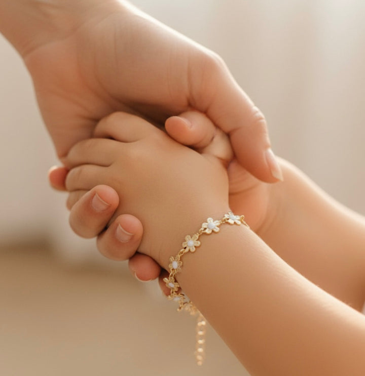 Gold daisy chain bracelet