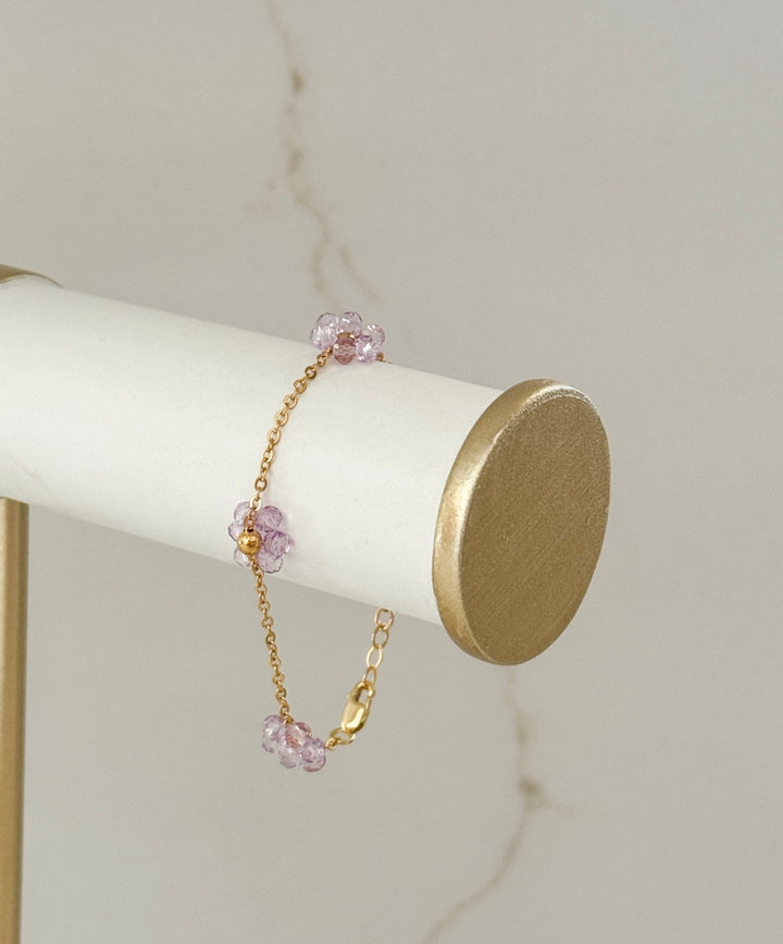 Dainty Floral Chain Bracelet – 14k Gold-Filled (Hypoallergenic)