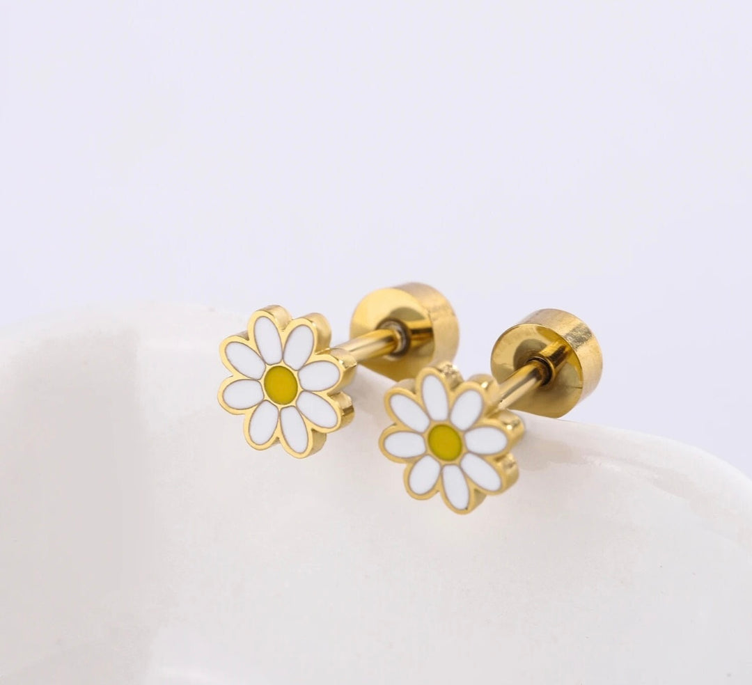 Daisy flower  screw-back earrings