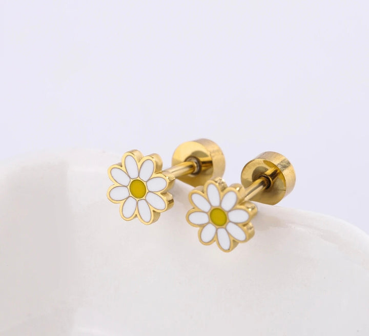 Daisy flower  screw-back earrings