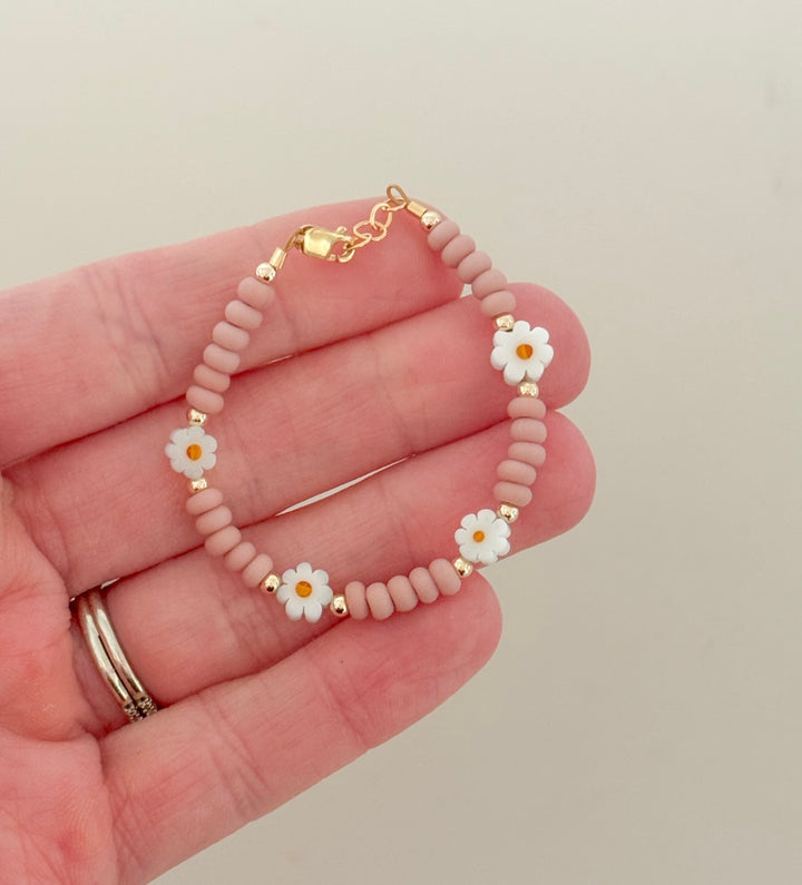 Blush Daisy Bead Bracelet – Dainty Pink & White Flower Bracelet (Hypoallergenic, Gold-Filled Hardware)