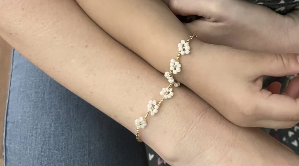 Daisy Bracelet – Personalized Baby Name Bracelet, Gold Flower Jewelry for Girls, Mom &amp; Me Matching Gift, Hypoallergenic