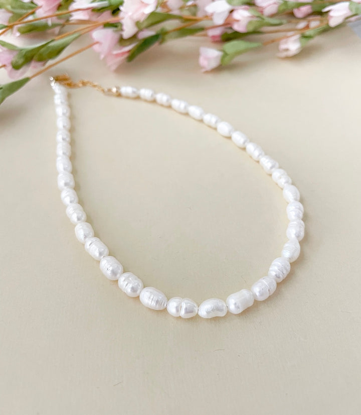 Freshwater rice pearl necklace