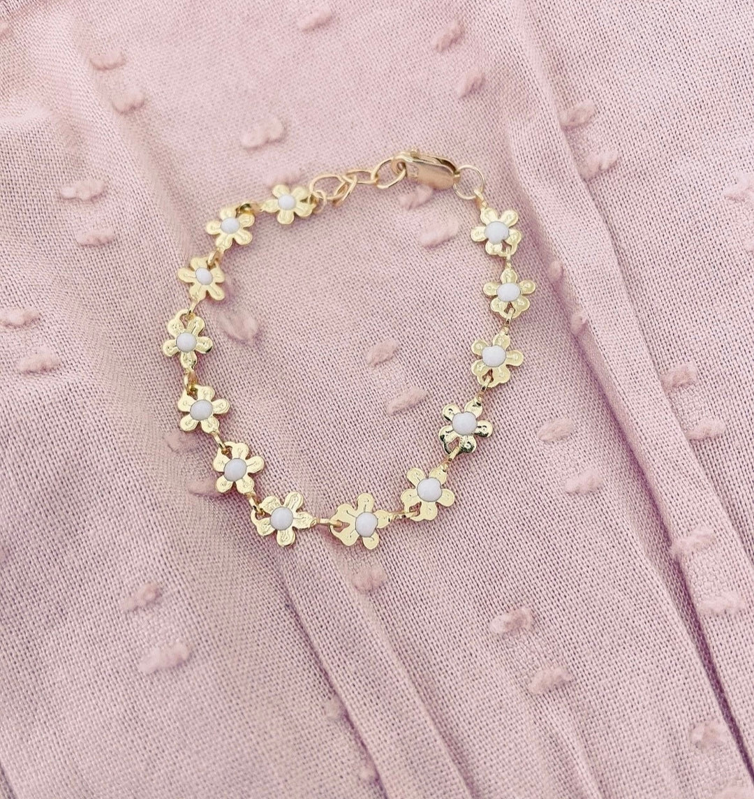 Gold daisy chain bracelet